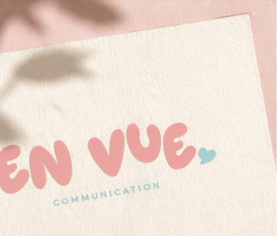 Logo En Vue Communication en gros plan